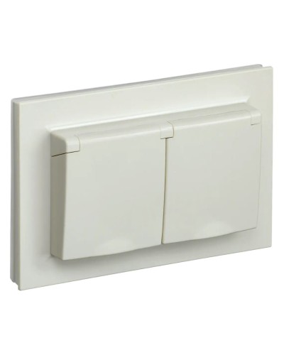 Розетка 2-местная с з/к РСбш12-3-44-БрКр бежевый BRITE (BR-R26-16-44-K10-F). Розетка с заземлением с защитными шторками и крышкой в сборе. IEK в Самаре