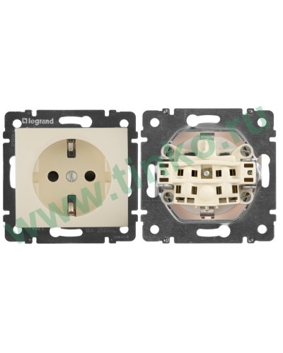 Розетка Valena 2К+3 с защитными шторками, на винтах 16А 250В, слоновая кость (774321). Розетка. LegranD в Самаре